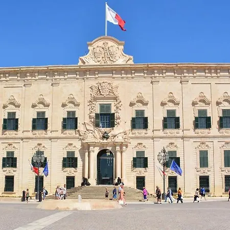 Comfy 2 Bedroom Flat In The Heart Of Valletta