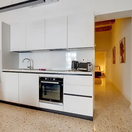 Апартаменты Comfy 2 Bedroom Flat In The Heart Of Валетта