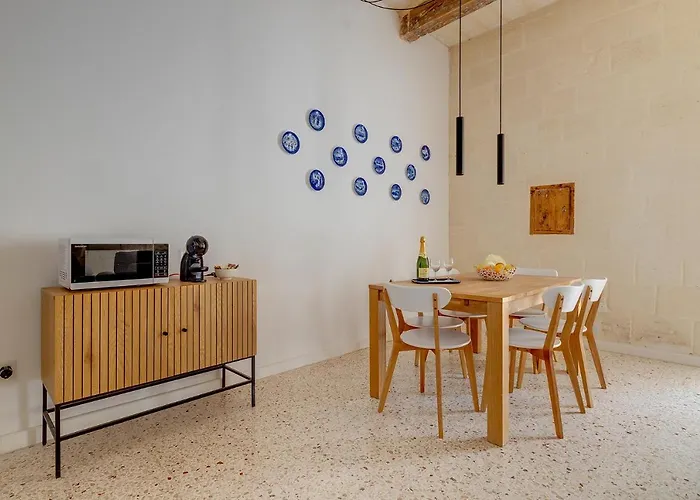 Comfy 2br Flat In The Heart Of By Buena Vista Apartment Valletta