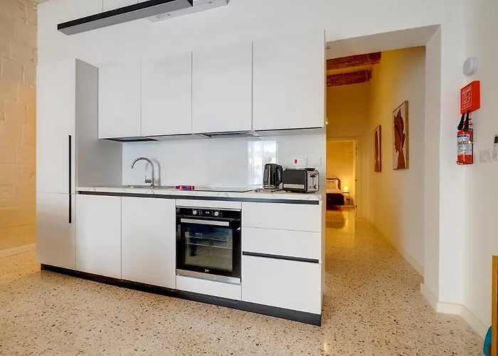 Apartment Comfy 2br Flat In The Heart Of By Buena Vista Valletta